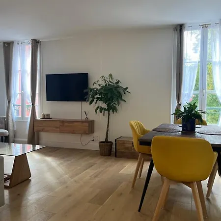 Moderne En Plein Centre D'epernay Apartment